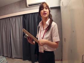 不動産レディのおばさんに勃起チ○ポを露出したら・・・4時間　サンプル画像06